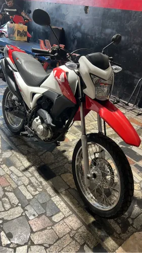 Vendo bros 2017 esdd revisada só no ponto de transferir moto para exigentes