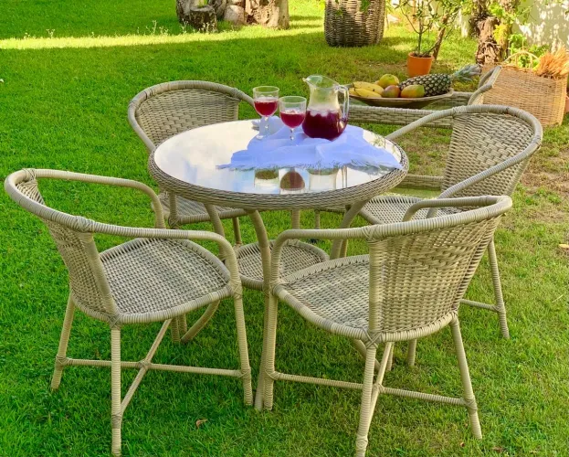 Cj. mesa redonda tampo vidro 82cm /4 cadeiras /carrinho apoio 45X65cm - Ratan sintético