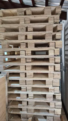 Pallets seminovos compensado super resistentes, medida 1.10mt por 1.30mt, entregamos. 