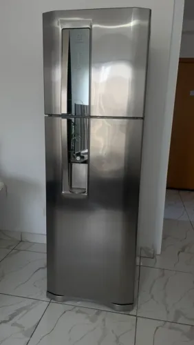 Geladeira Electrolux inox sem marcas de uso