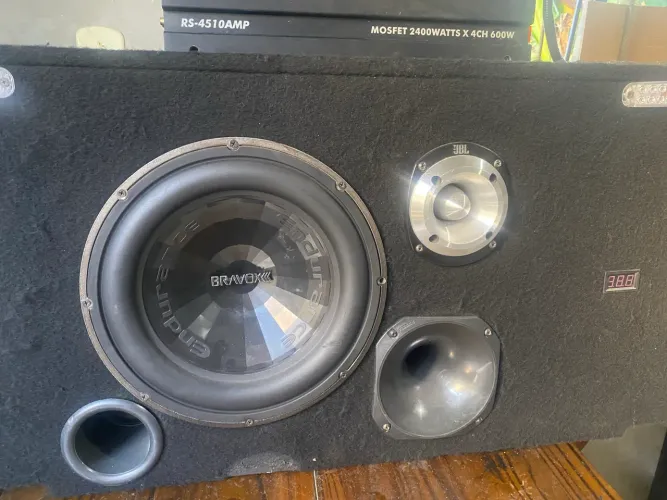 Vendo caixa trio com módulo