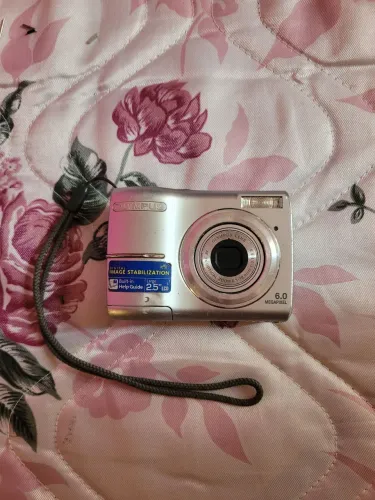 Câmera digital Olympus prata de 6.0 megapixels 