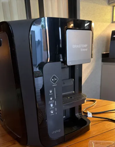 Máquina Brastemp B Blend Un Plug para bebidas