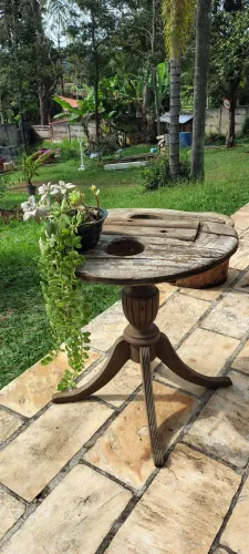 Mesa madeira rústica roda de carroça jardim churrasqueira fantástica 