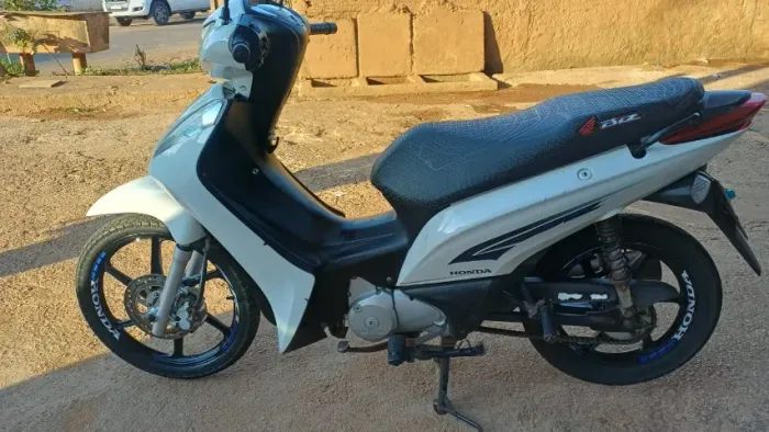 BIZ 125 EX BRANCA 2013/14 PARTIDA E PEDAL
