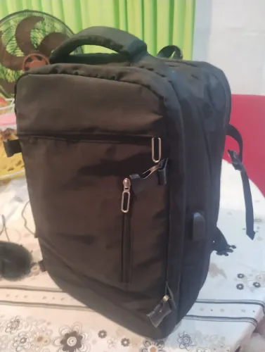 Mochila Executiva Para Notebook E Eletrônicos Com USB (Preta)