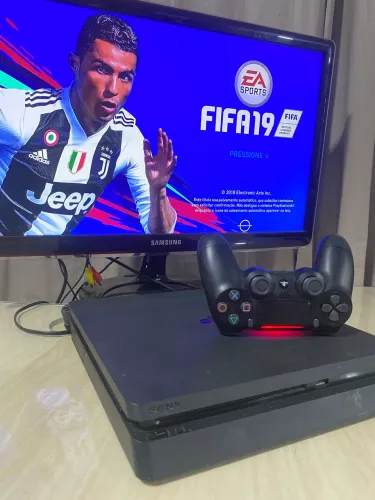 Ps4 Slim 500 Gb Acompanha 2 Controles Cabos + 1 Jogo