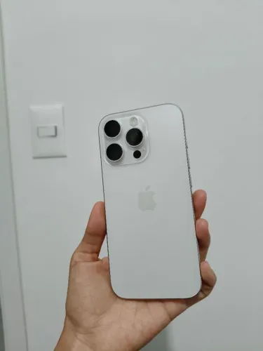 iPhone 16 Pro 128GB - Titânio Branco bateria 96%