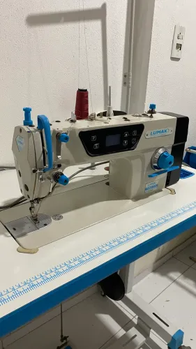 Máquina de Costura Industrial Reta Eletrônica Lumak