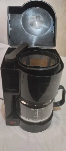 Cafeteira elétrica Solac 10 xícaras funcionando