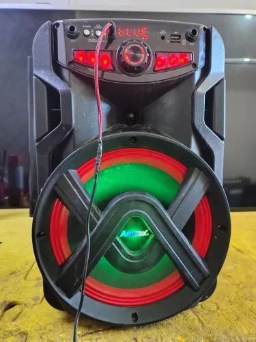 Vendo caixa de som semi nova 