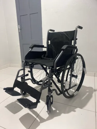 Cadeira de Rodas Hidrolight Basic (Até 120kg / 40cm)