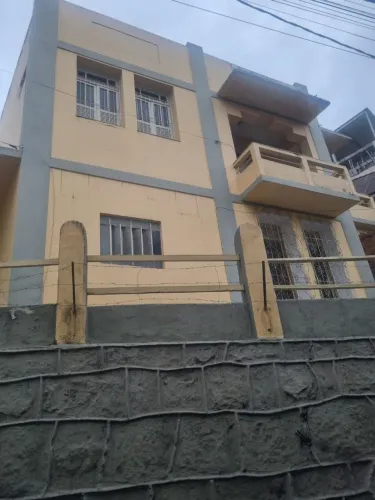 Casa com 2 quartos próximo Catedral. Em frente á Radio Cidade.