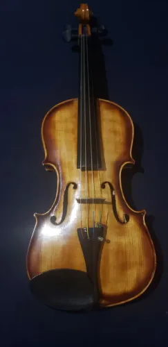 Violino feito a mão