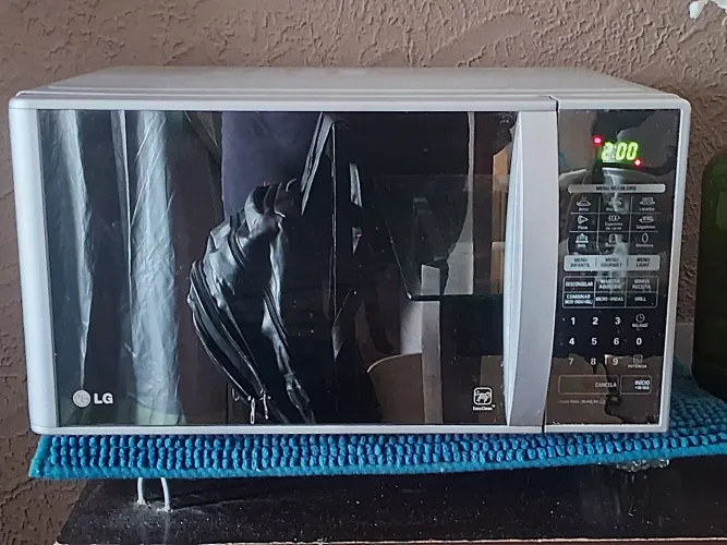 Microondas LG 30 litros Espelhado Pintura inox com Grill ( Funcionando perfeitamente