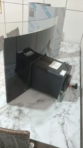 Coifa tipo Sugar em cima do fogão 