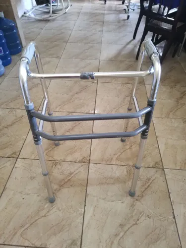 Andador em alumínio 