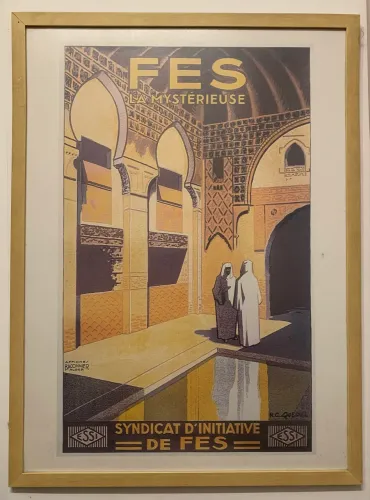 Quadro com moldura e acabamento em vidro fosco - FES La Mystérieuse - 74 cm x 55 cm