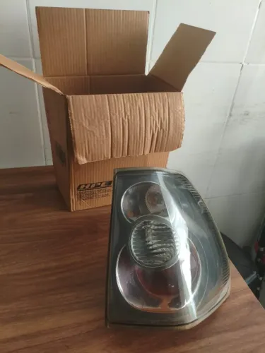 Lanterna Traseira [Lado Direito/Passageiro] Original TR4 2010 a 2015 usado
