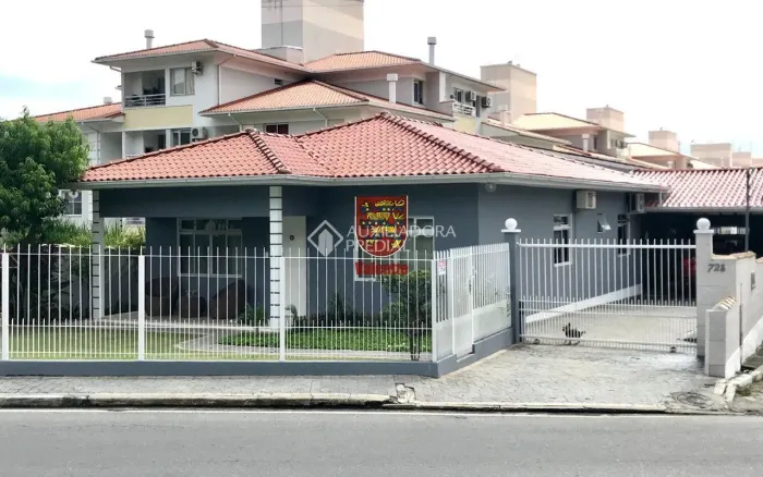 Casa à Venda em Canasvieiras, Florianópolis - SC