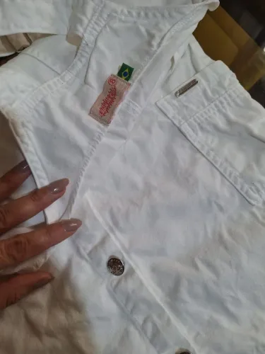 Vestido Infantil marca; Lápis de cor