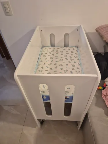 Berço branco usado