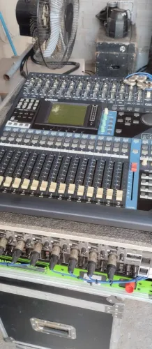 Mesa Yamaha 01V c/ Sistema de som completo