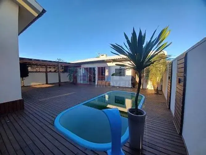 Excelente casa com piscina na Urussanguinha em Araranguá SC