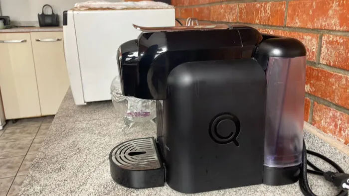 Vendo cafeteira deltaQ semi nova ela é excelente estou vendendo pq ganhei uma igual