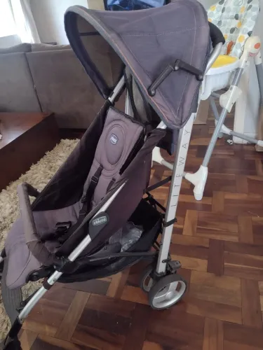 Carrinho Chicco liteway, modelo guarda chuva em alumínio.