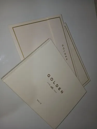 Vendo álbum de segunda mão do Jungkook GOLDEN versão solid (branca).
