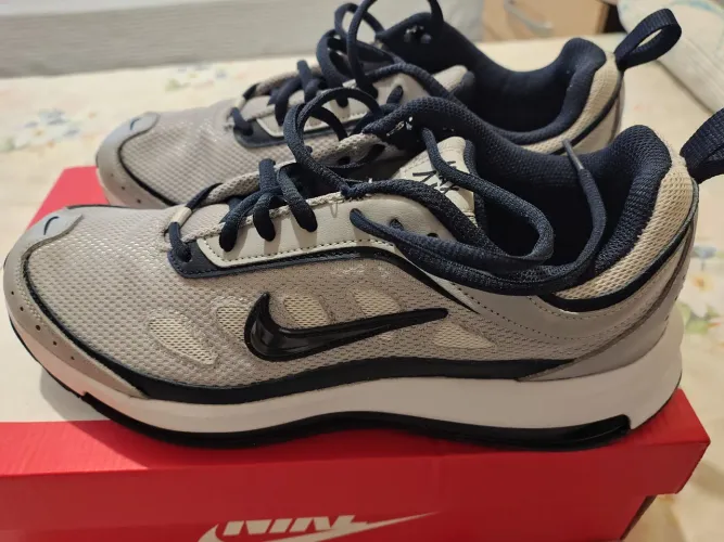 Tênis Nike Air Max AP - colocado no pé uma vez, ganhei e ficou apertado