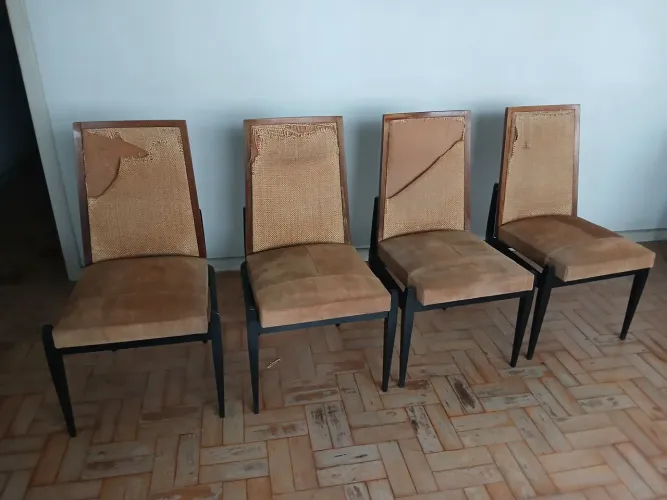 CADEIRAS ANTIGAS ( Quatro unidades- valor para o conjunto)