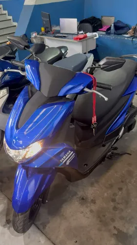 YAMAHA FLUO 125 2025