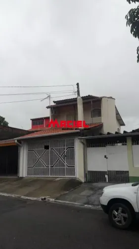 Sobrado para venda possui 171 metros quadrados com 3 quartos