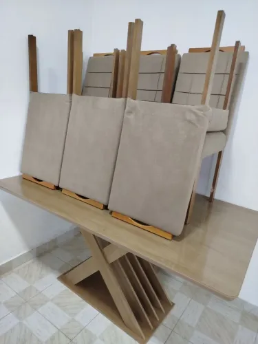 Mesa e cadeiras