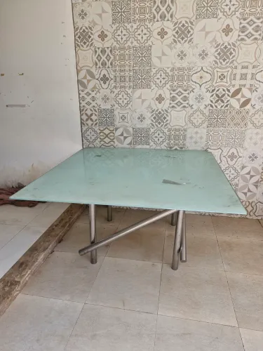 Vendo Mesa de vidro com pé Inox - 700$ facilito cartao