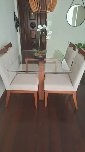 Mesa tampo de vidro c/ cadeiras perfeito estado