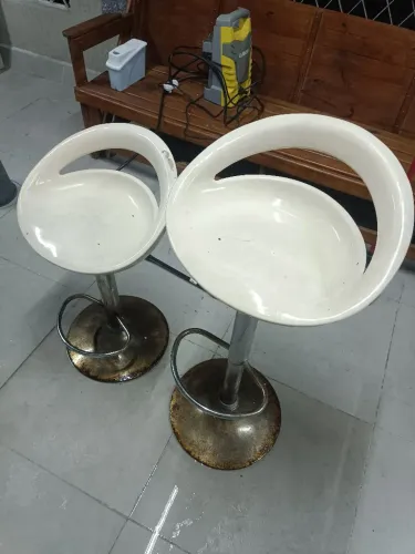 Par de banquetas brancas laqueadas
