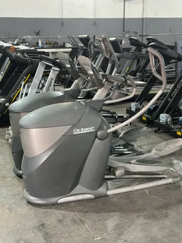 Oportunidade - Elíptico Octane 370 PRO - equipamento premium