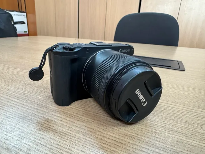Canon r50v com lente do Kit