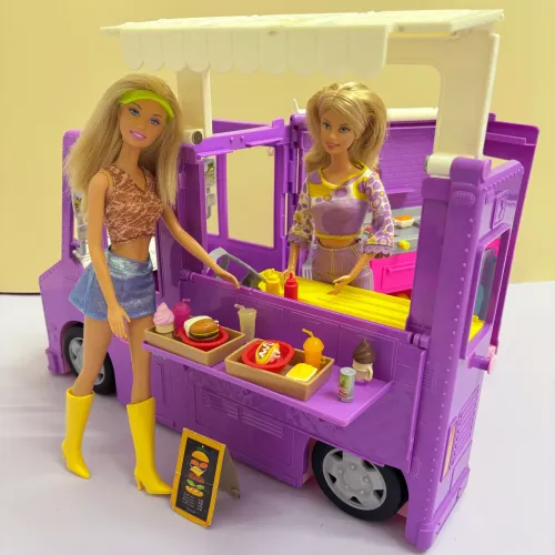 Food truck trailer da Barbie (com acessórios de comidas)
