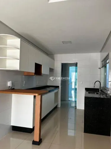 Sobrado com 1 Suíte + 2 Quartos para alugar 140 m² por R$ 4.900/mês - Rua Tom Jobim - Coun