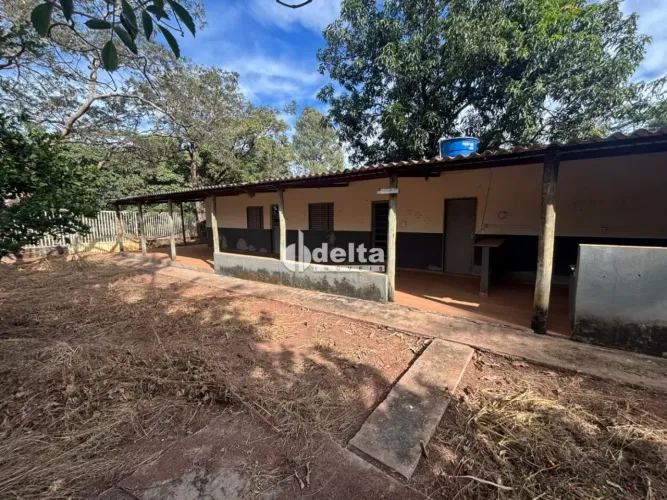 Chacara disponível para venda no bairro Chácaras Oliveira em Uberlândia-MG