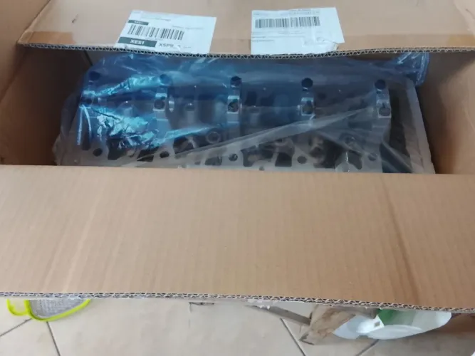 Peça de carro nova na caixa