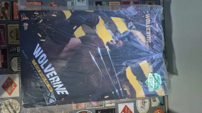 Hot toys Wolverine Tan and Brown