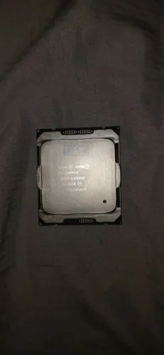 Vende-se processador xeon 2680v4 e teclado mecânico.