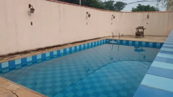 Oportunidade Itaipuaçu R1 em condomínio com piscina.