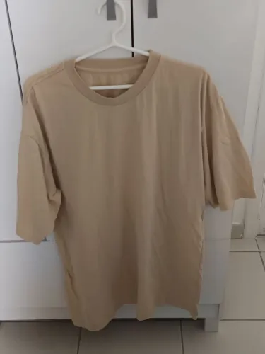 Camisa oversized bege sem uso
