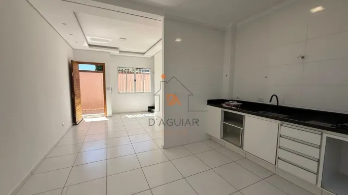 Casa residencial para alugar no bairro Vila Mazzei com 55 m² e 2 dormitórios/quartos.